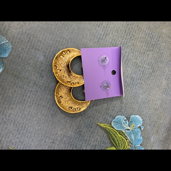 Red and green earrings - Picture 2 of 2